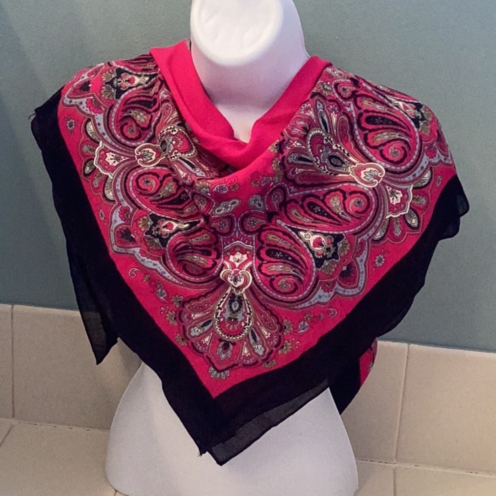 Vintage Specialty House Italian Made Scarf . 100% Rayon 30 x 30 in Pink /Black